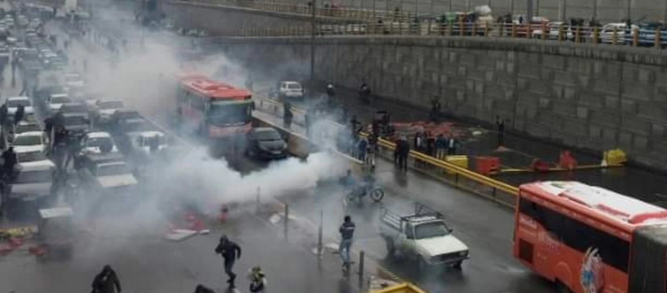 Σκοτώνονται για τον κορωνοϊό στις φυλακές του Ιράν - Τουλάχιστον 35 νεκροί από συγκρούσεις